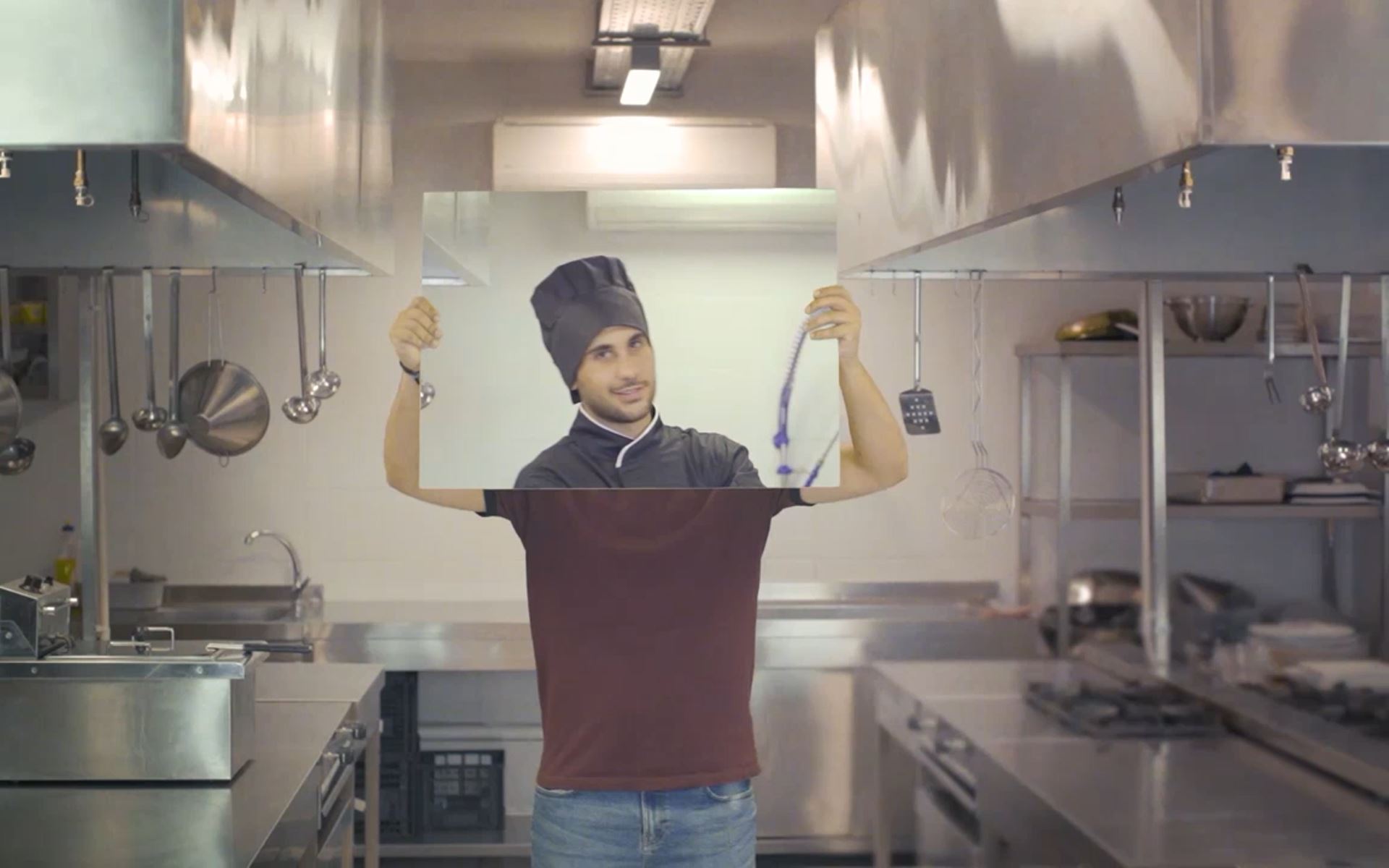main-video-img